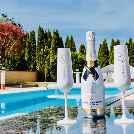 5 Sterne Centurion Ferienhaus Villa 2 Pools 86 Zoll Tv Aldersbach Bagian luar foto