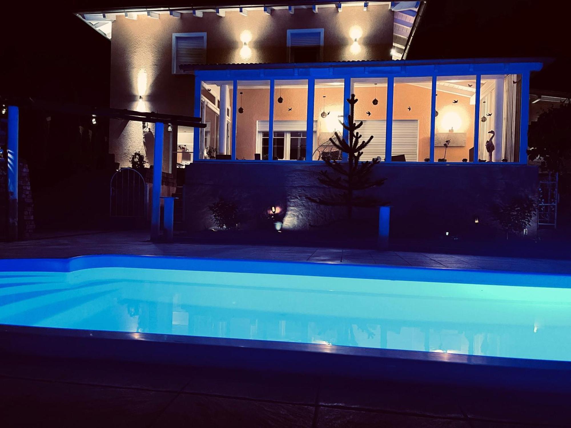 5 Sterne Centurion Ferienhaus Villa 2 Pools 86 Zoll Tv Aldersbach Bagian luar foto